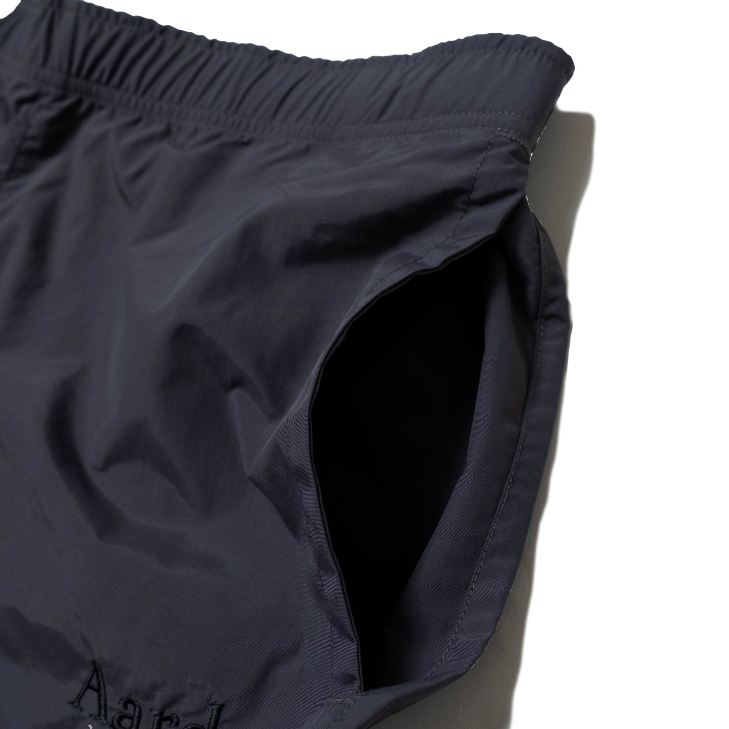 Aard Tokyo Logo Track Short Shadow